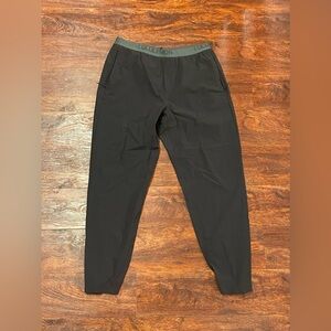 Men’s Large lululemon pant with green detail